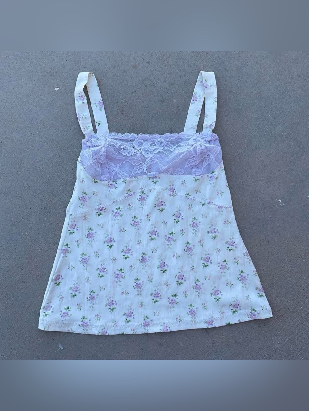 Y2K banana republic Floral Lace Trim Camisole Top in White and Lavender